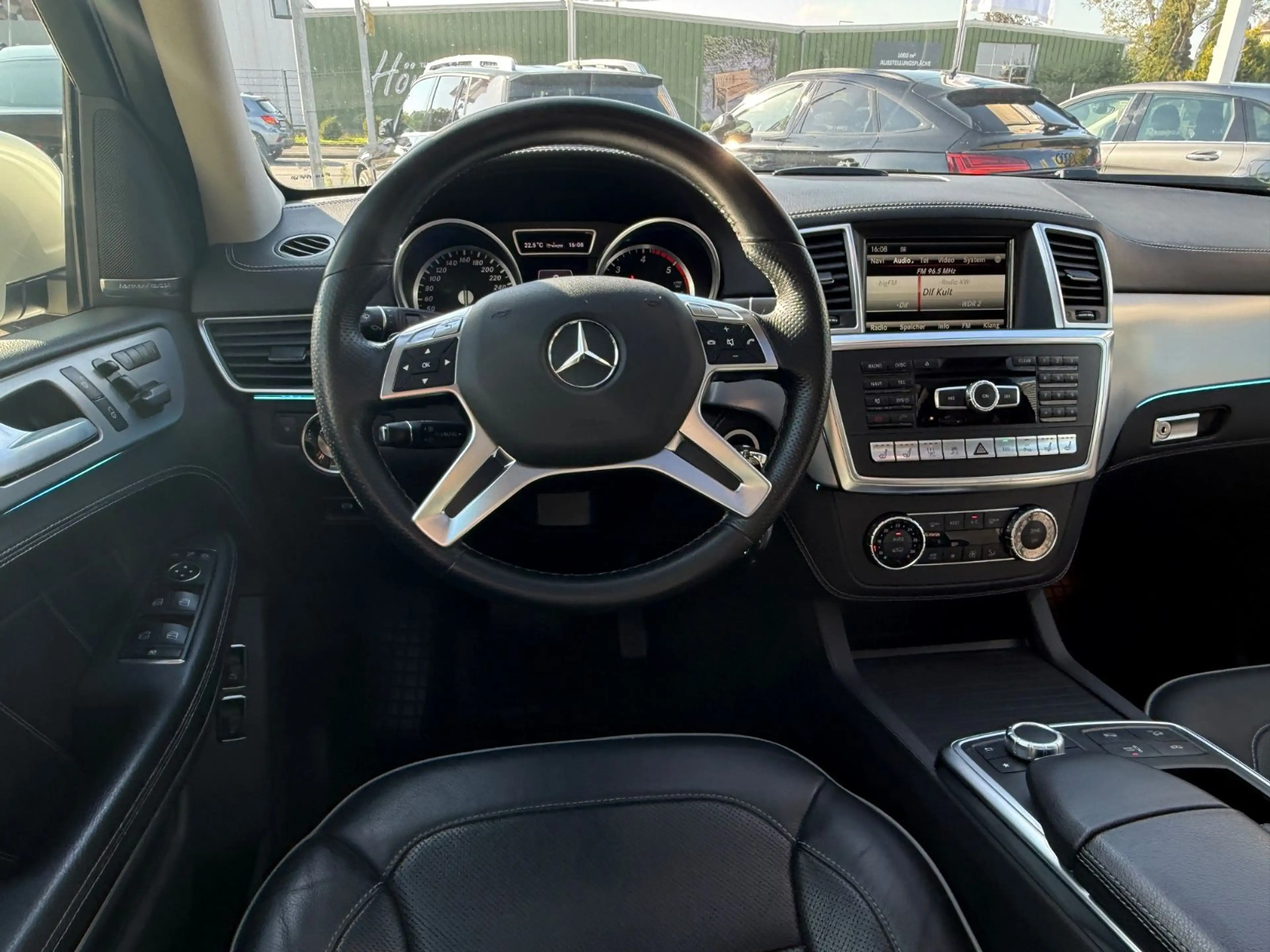 Mercedes-Benz GL 350 4Matic *AMG*7SITZ*360*AHK*HARMAN SURROUND — photo 20