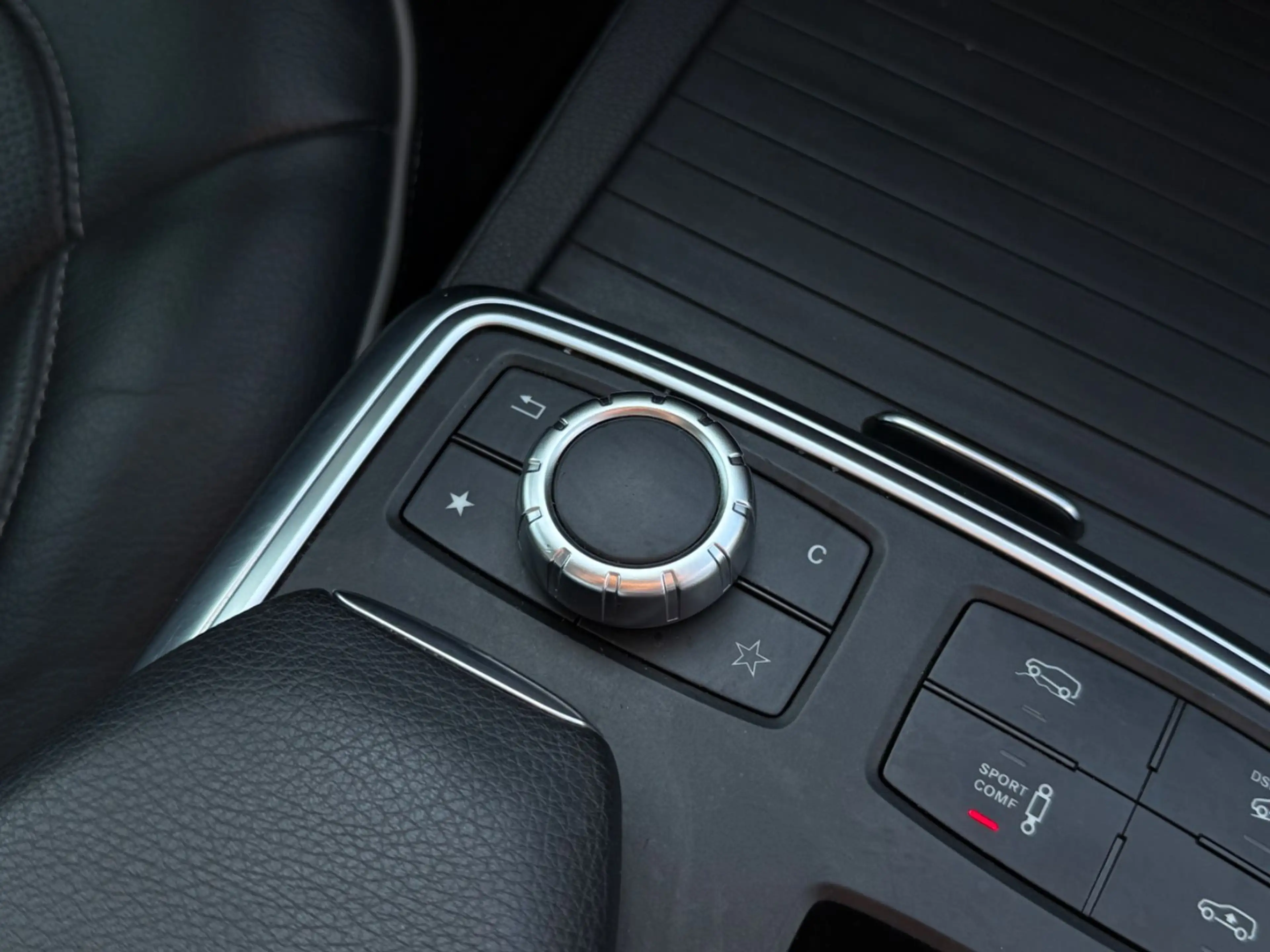 Mercedes-Benz GL 350 4Matic *AMG*7SITZ*360*AHK*HARMAN SURROUND — photo 30