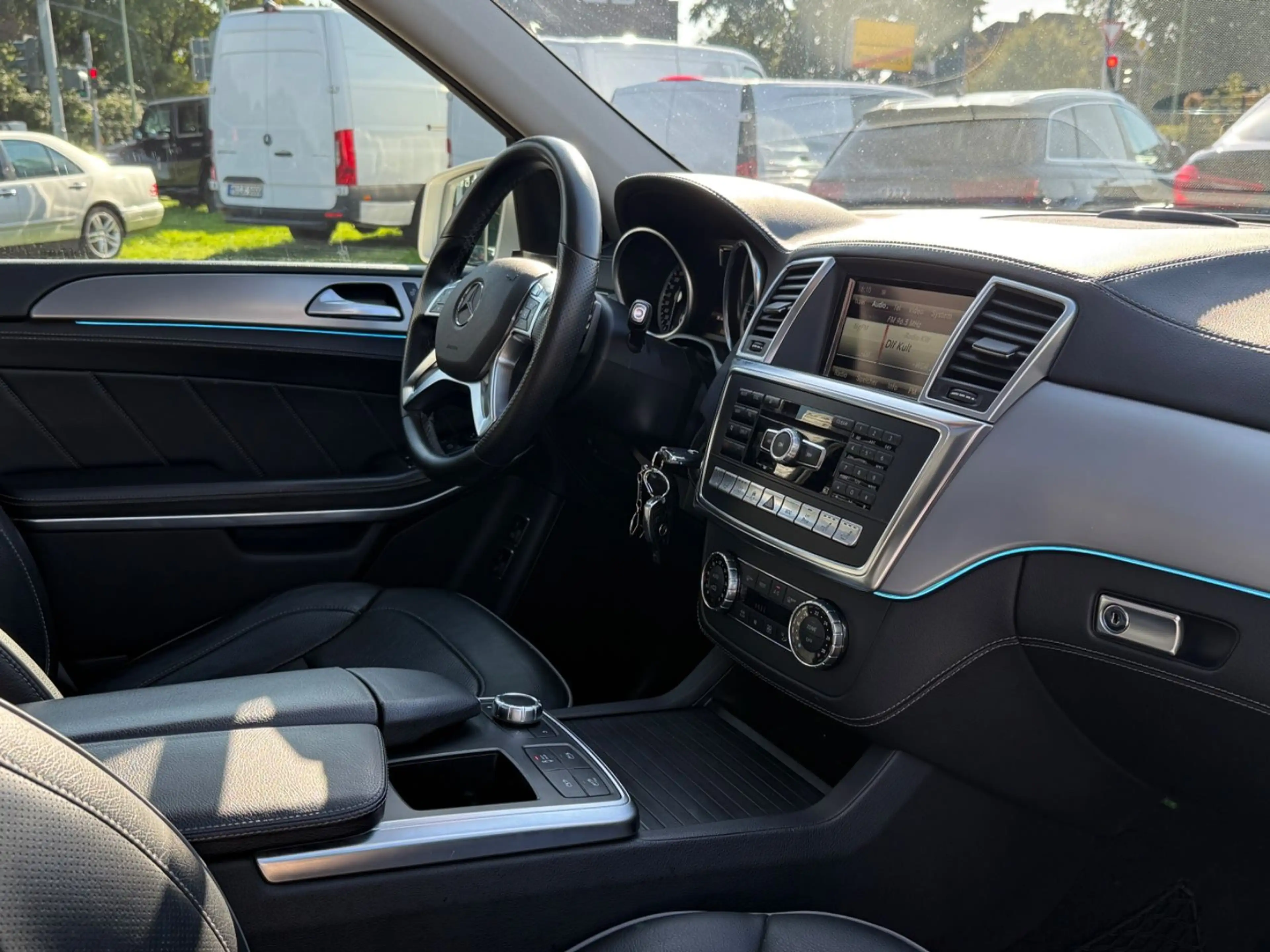 Mercedes-Benz GL 350 4Matic *AMG*7SITZ*360*AHK*HARMAN SURROUND — photo 33
