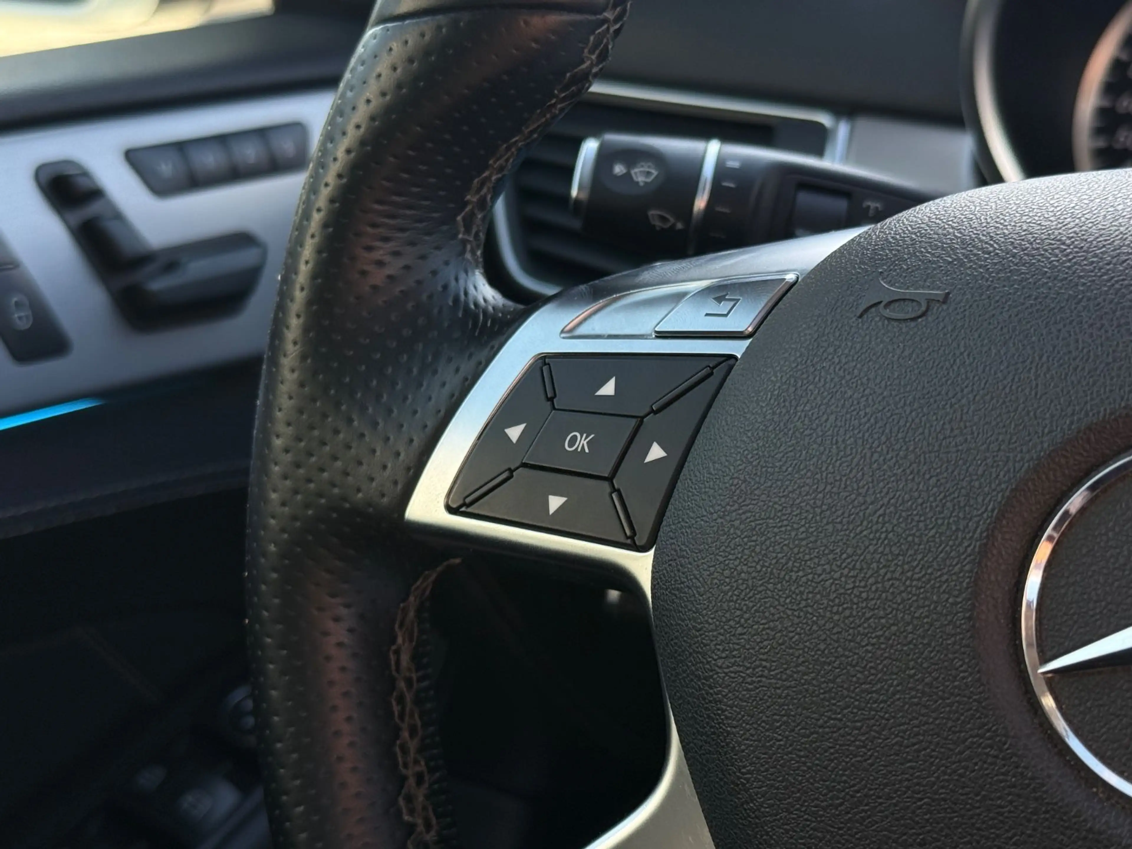 Mercedes-Benz GL 350 4Matic *AMG*7SITZ*360*AHK*HARMAN SURROUND — photo 24