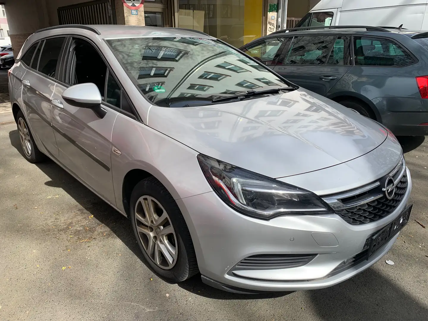 Opel Astra 1,6 CDTI AUTO. NAVI AHK PDC SHZ Edition Start/Stop Grau - 2