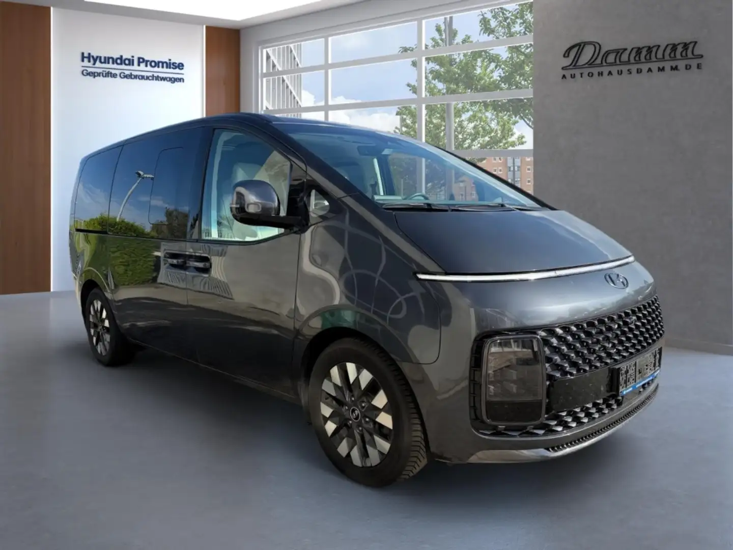 Hyundai STARIA 2.2CRDi 9S Maxx 177 Aut. Gris - 2