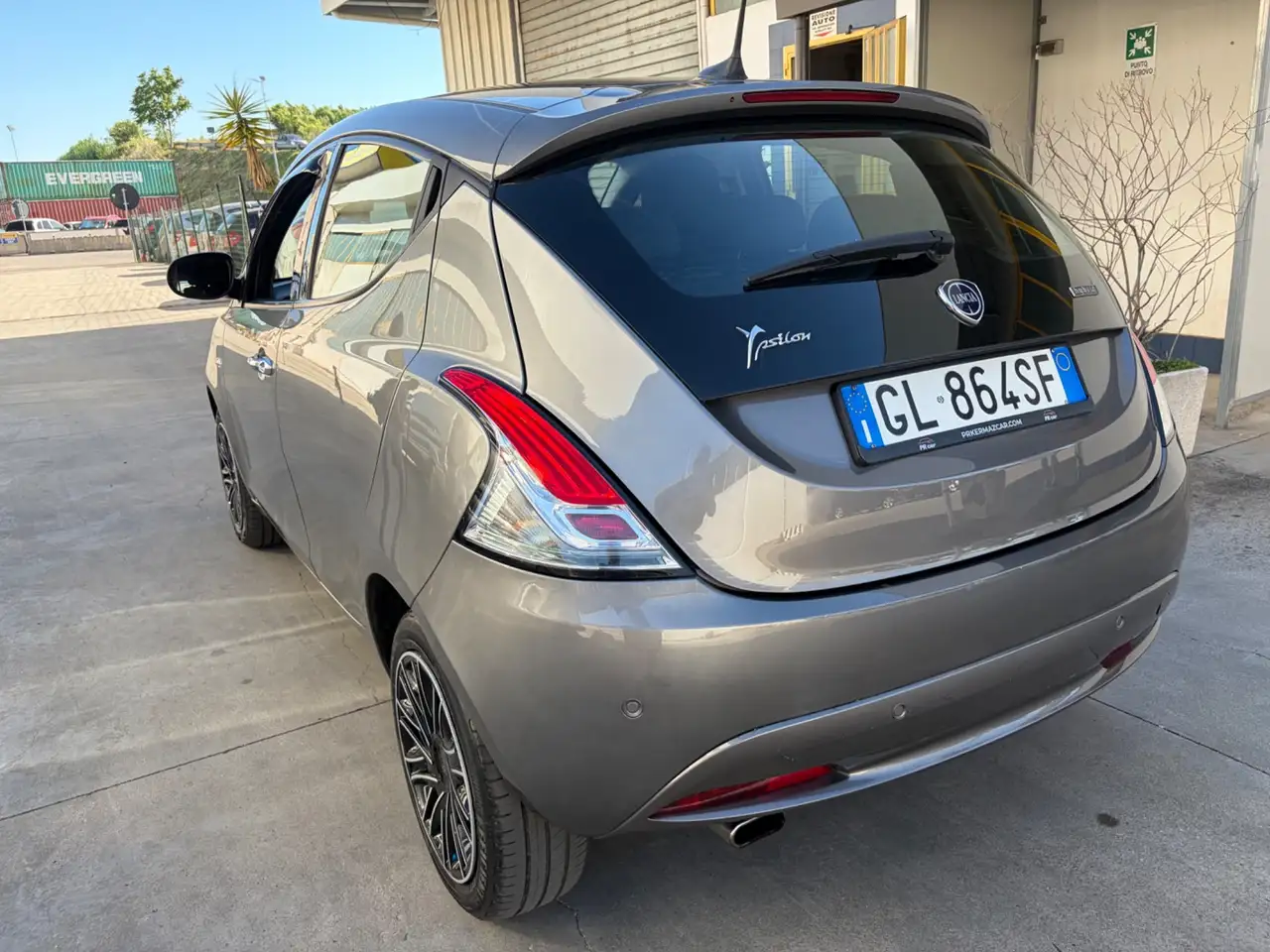 Lancia Ypsilon 2023 — фото 10