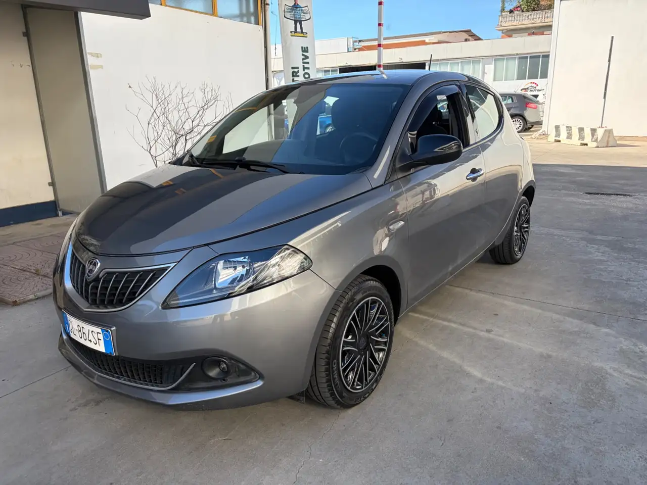 Lancia Ypsilon 2023 — фото 12