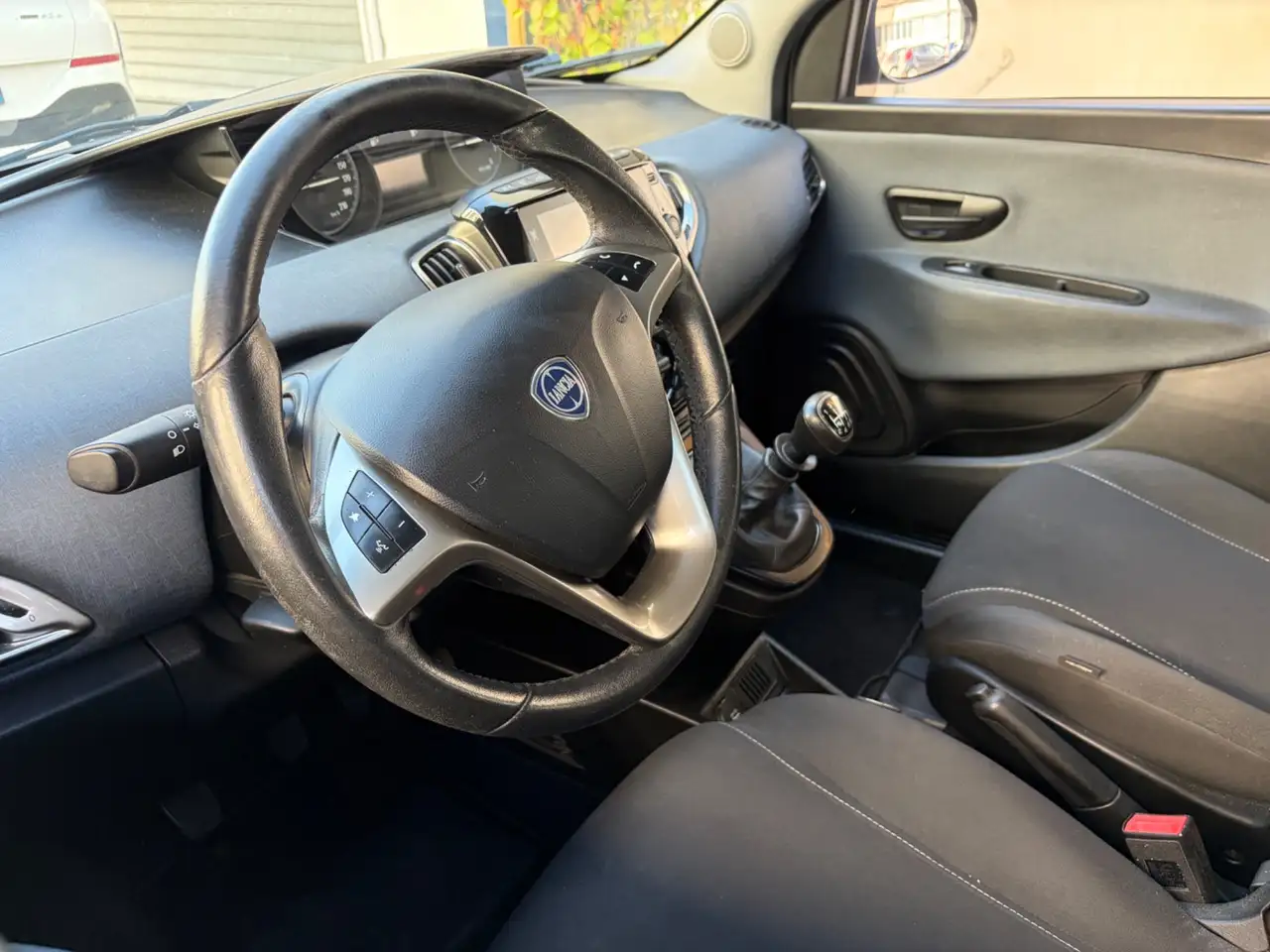 Lancia Ypsilon 2023 — фото 6