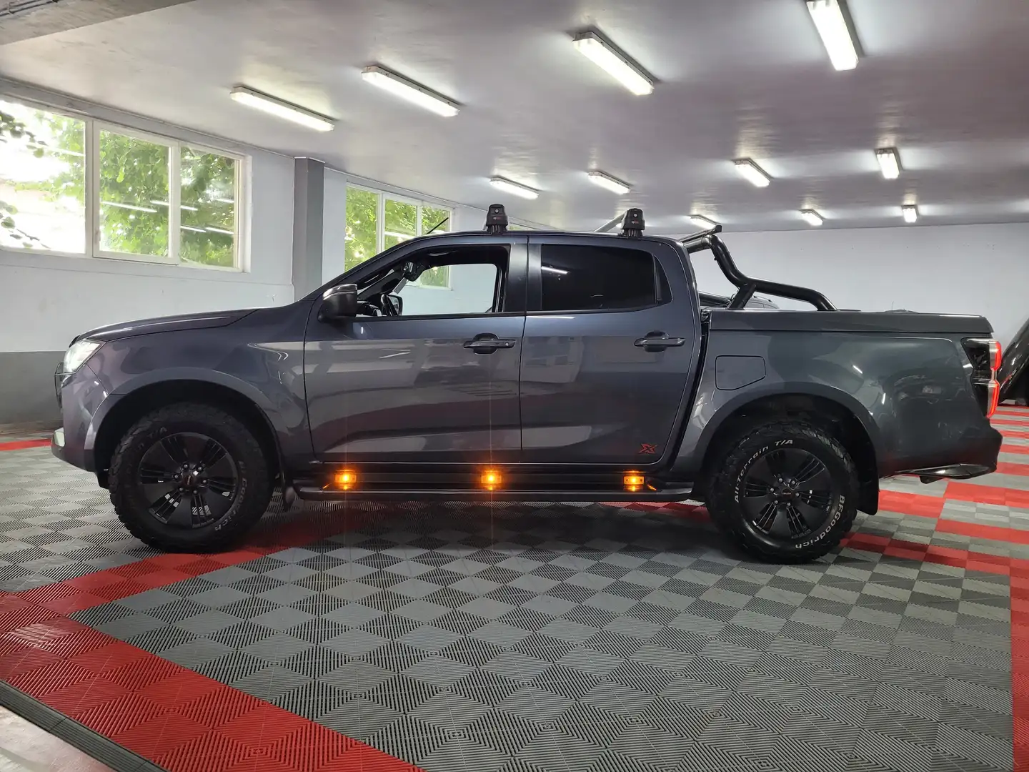 Isuzu D-Max D-Max 1.9 Turbo D 4WD X-Series Full Options EURO6D Gris - 2