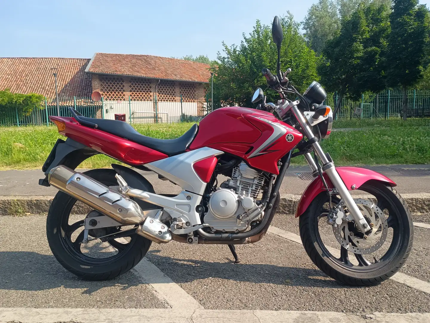Yamaha YBR 250 Rouge - 1