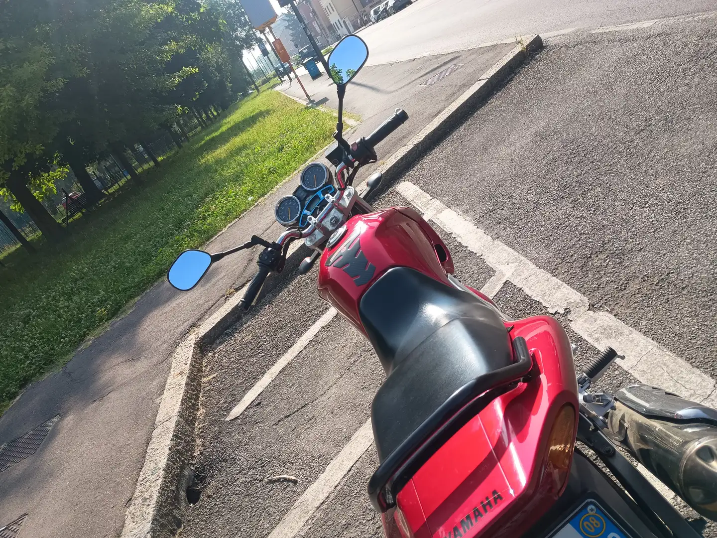 Yamaha YBR 250 Rouge - 2
