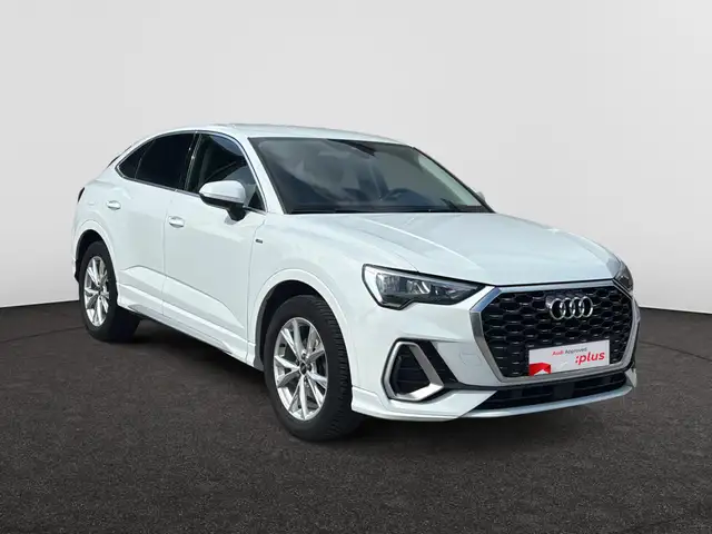 Audi Q3 view 4