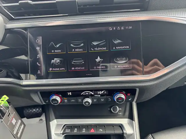 Audi Q3 view 14