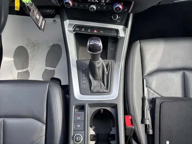 Audi Q3 view 12