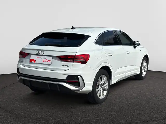 Audi Q3 view 5