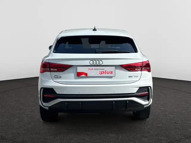 Audi Q3 view 6