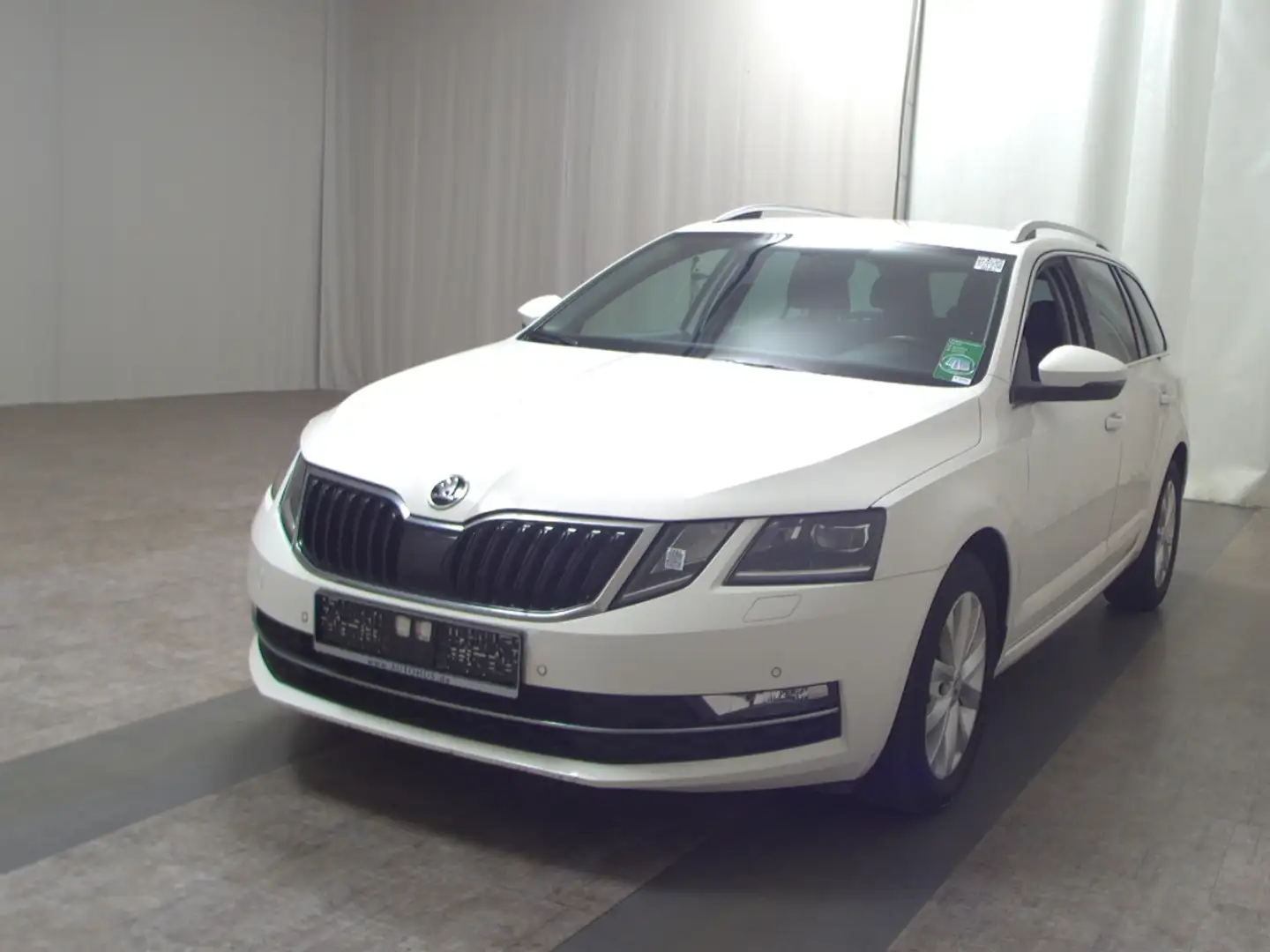 Skoda Octavia Kombi 1.5 TSI Style Leder Navi LED ACC Weiß - 2