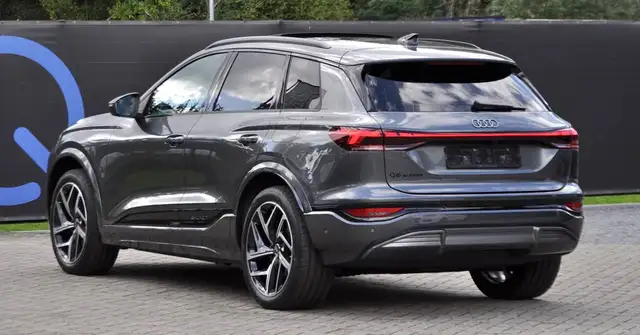 Audi E-Tron view 3