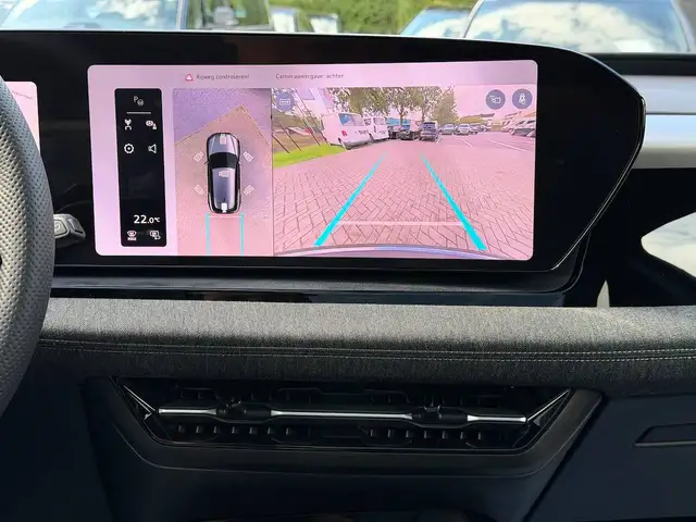 Audi E-Tron view 14