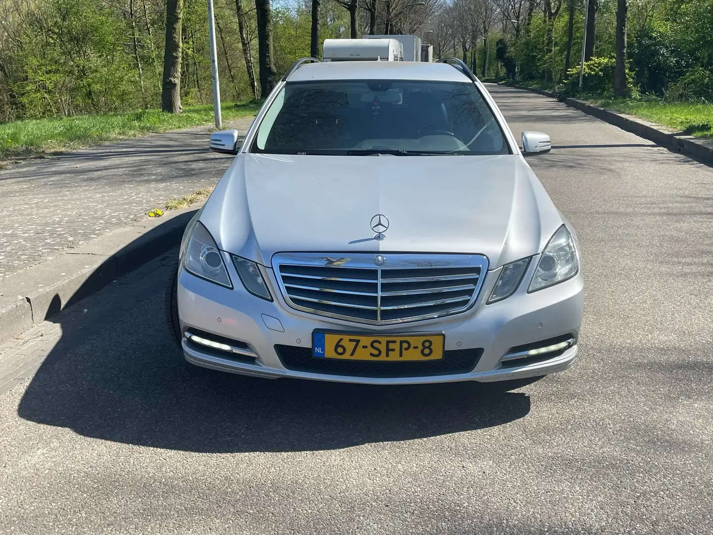 Mercedes-Benz E 200 Bns Class Grijs - 1