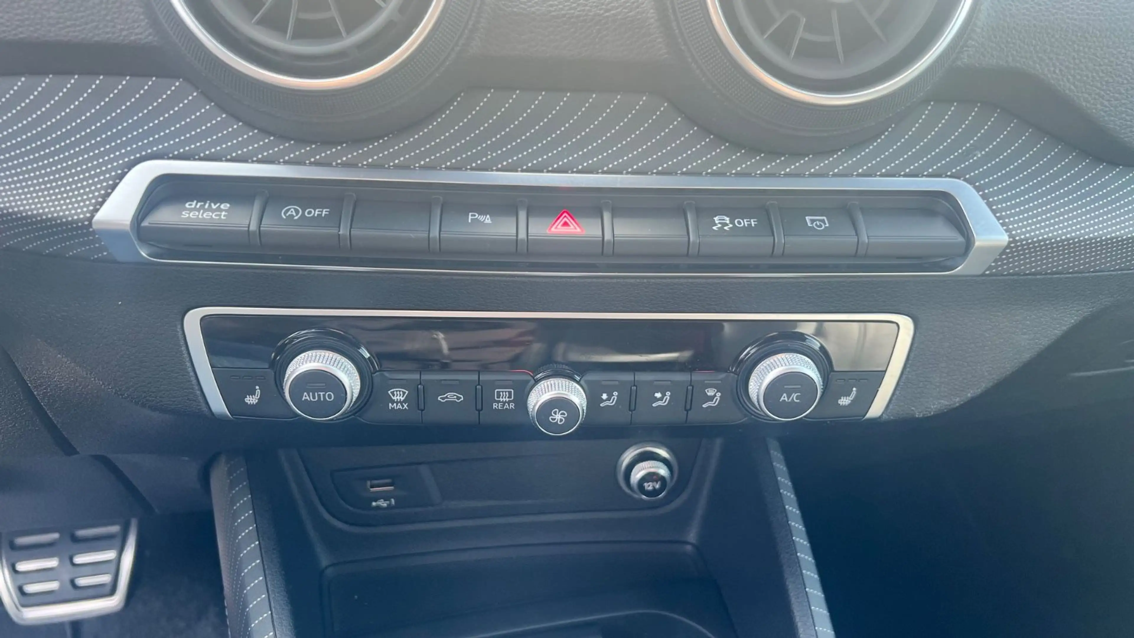 Audi SQ2 quattro/Navi/Leder/ACC/Kam/Pano/SHZ/Virtual — photo 8