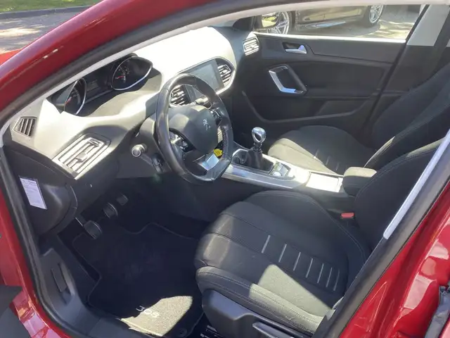 Peugeot 308 view 12