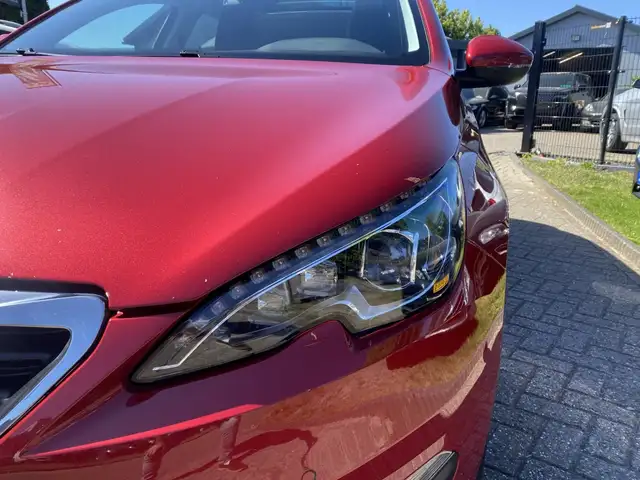 Peugeot 308 view 9