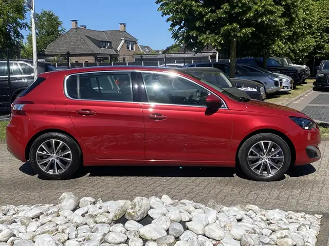 Peugeot 308 view 4