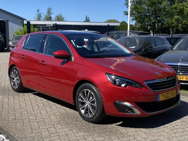 Peugeot 308 view 3