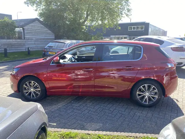 Peugeot 308 view 7