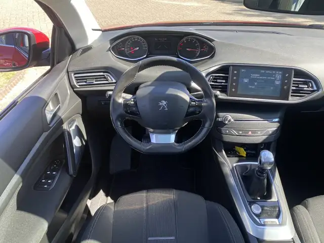 Peugeot 308 view 11
