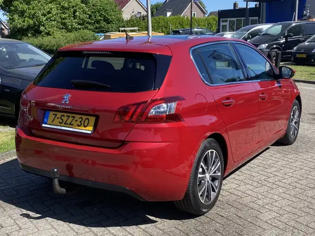 Peugeot 308 view 5