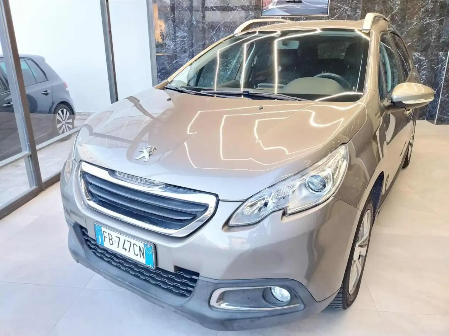 Peugeot 2008 1.2 Allure ( Garanzia 12 Mesi) Grigio - 2