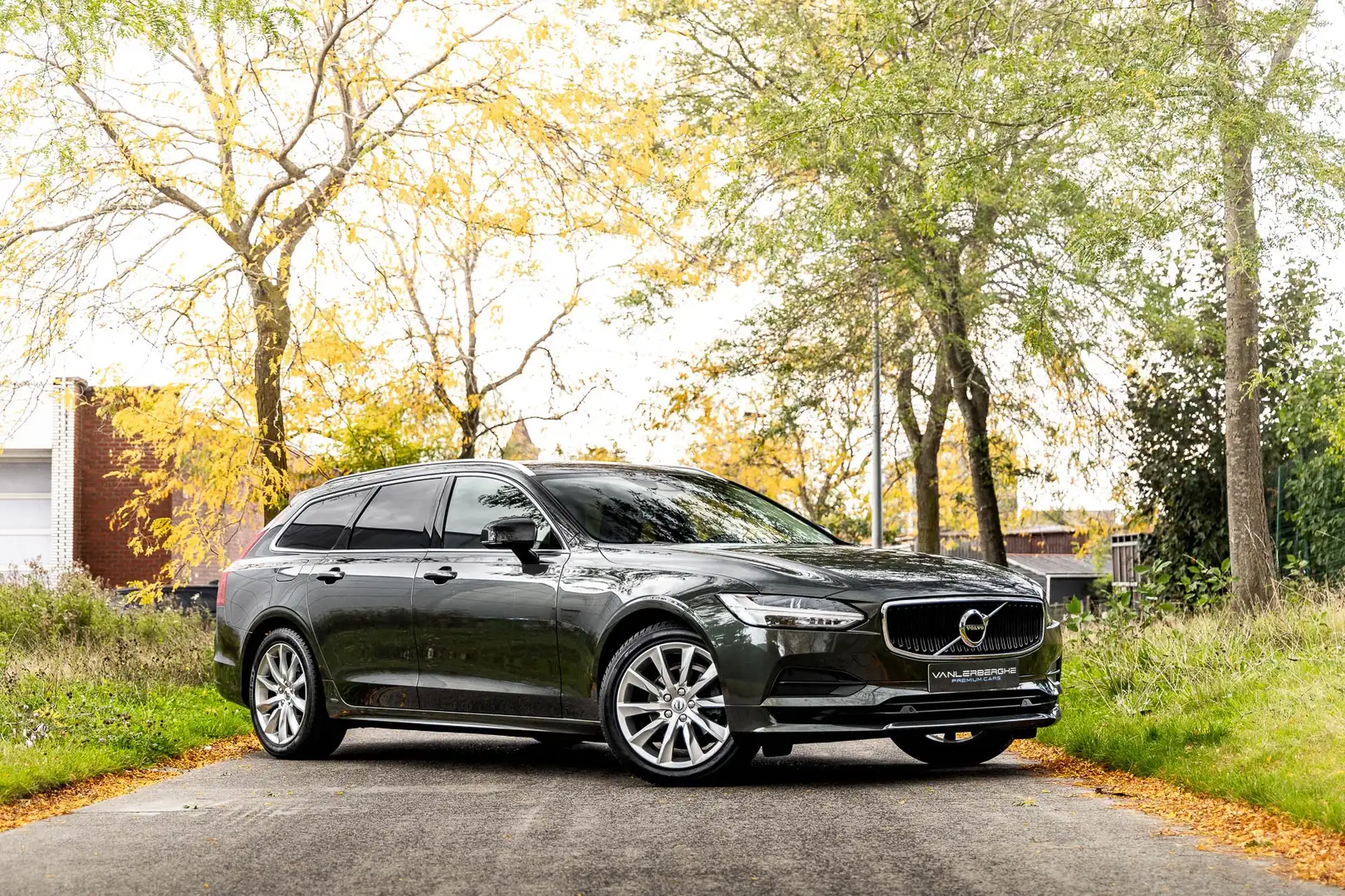 Volvo V90 D3 Momentum PRO * ACC * Camera * LED * Leder * Gris - 1