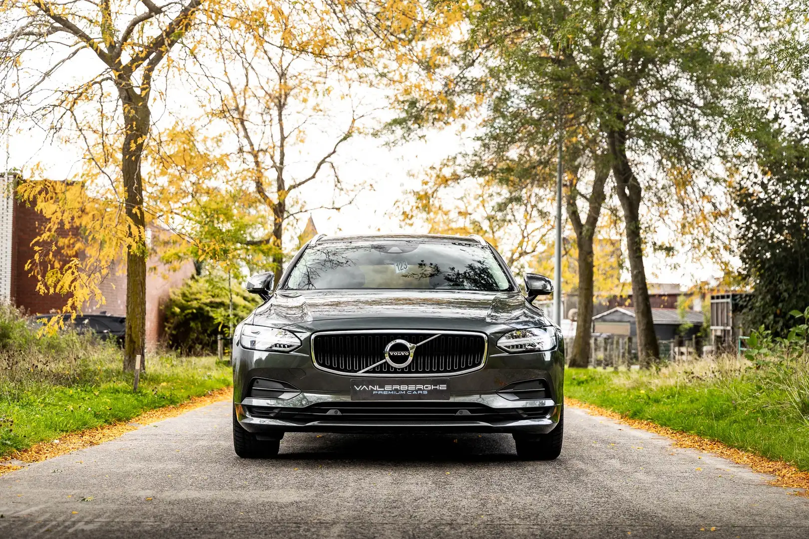 Volvo V90 D3 Momentum PRO * ACC * Camera * LED * Leder * Gris - 2