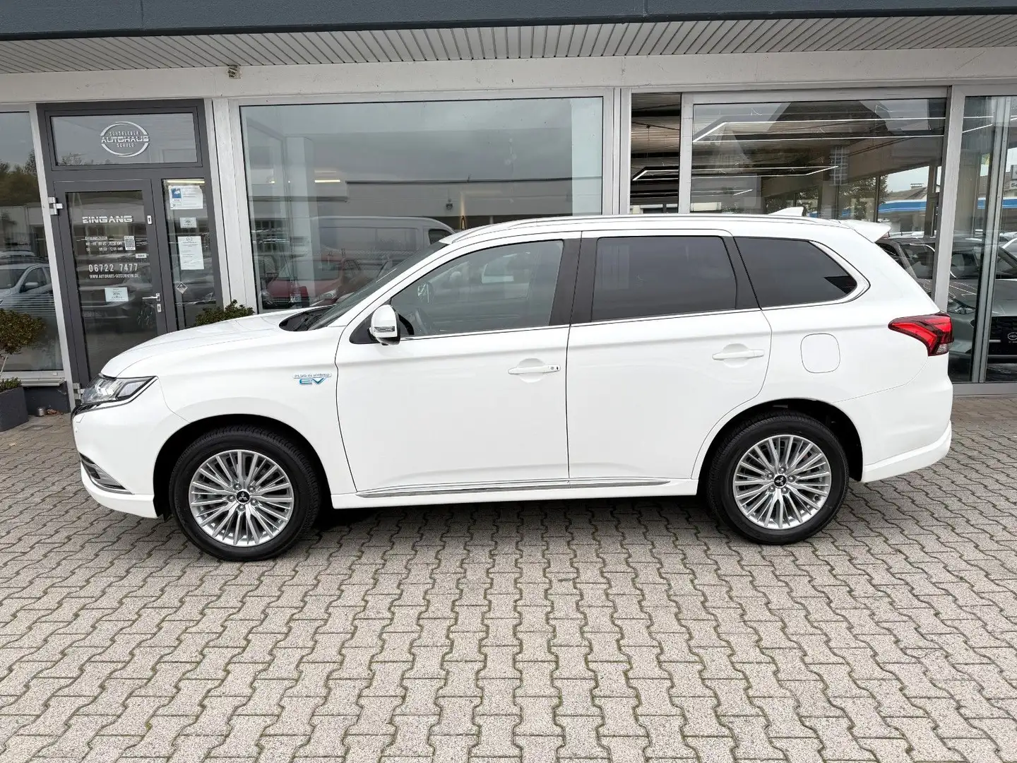 Mitsubishi Outlander PHEV Plus Spirit 4WD *1. HAND*SCHECKH* Weiß - 2