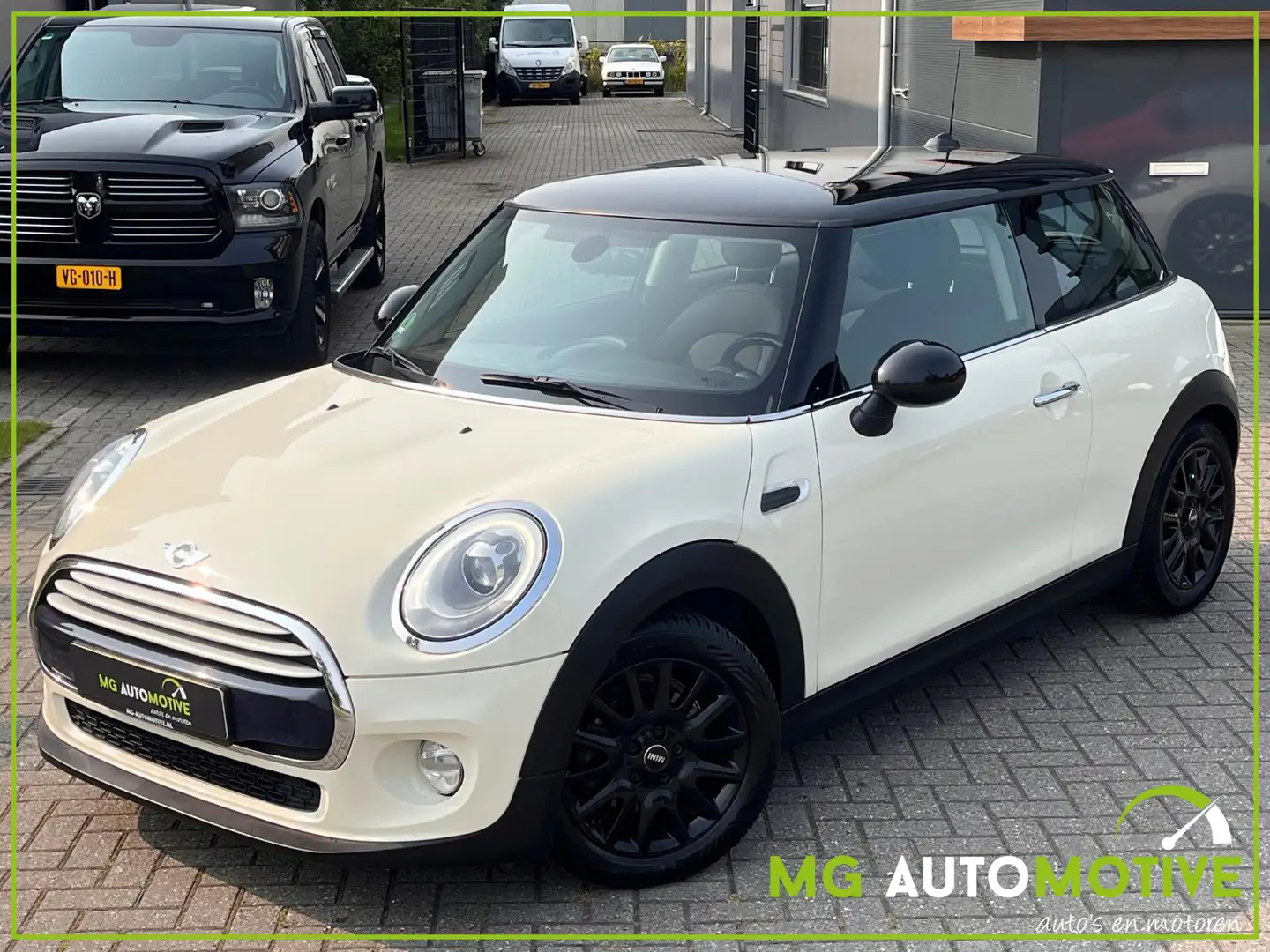 MINI Cooper Mini 1.5 Business | Navi | PDC | Keyless | NL auto Wit - 2