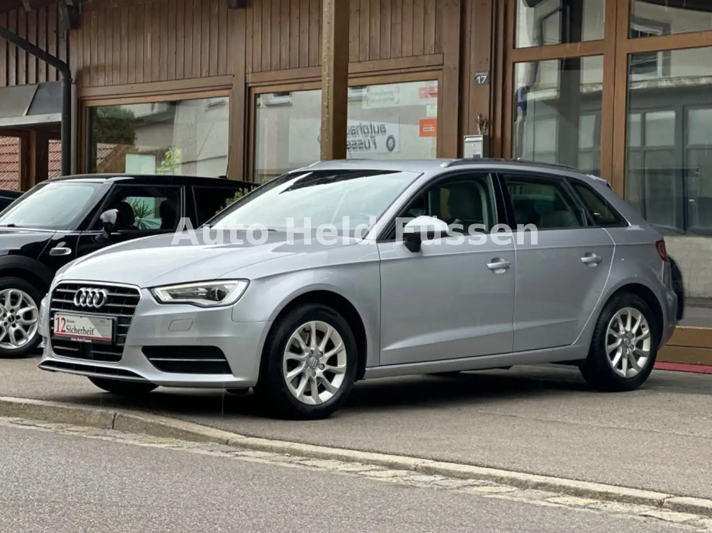 Audi A3 Sportback attraction BiXenon Nav Lane ACC TTW Argent - 2