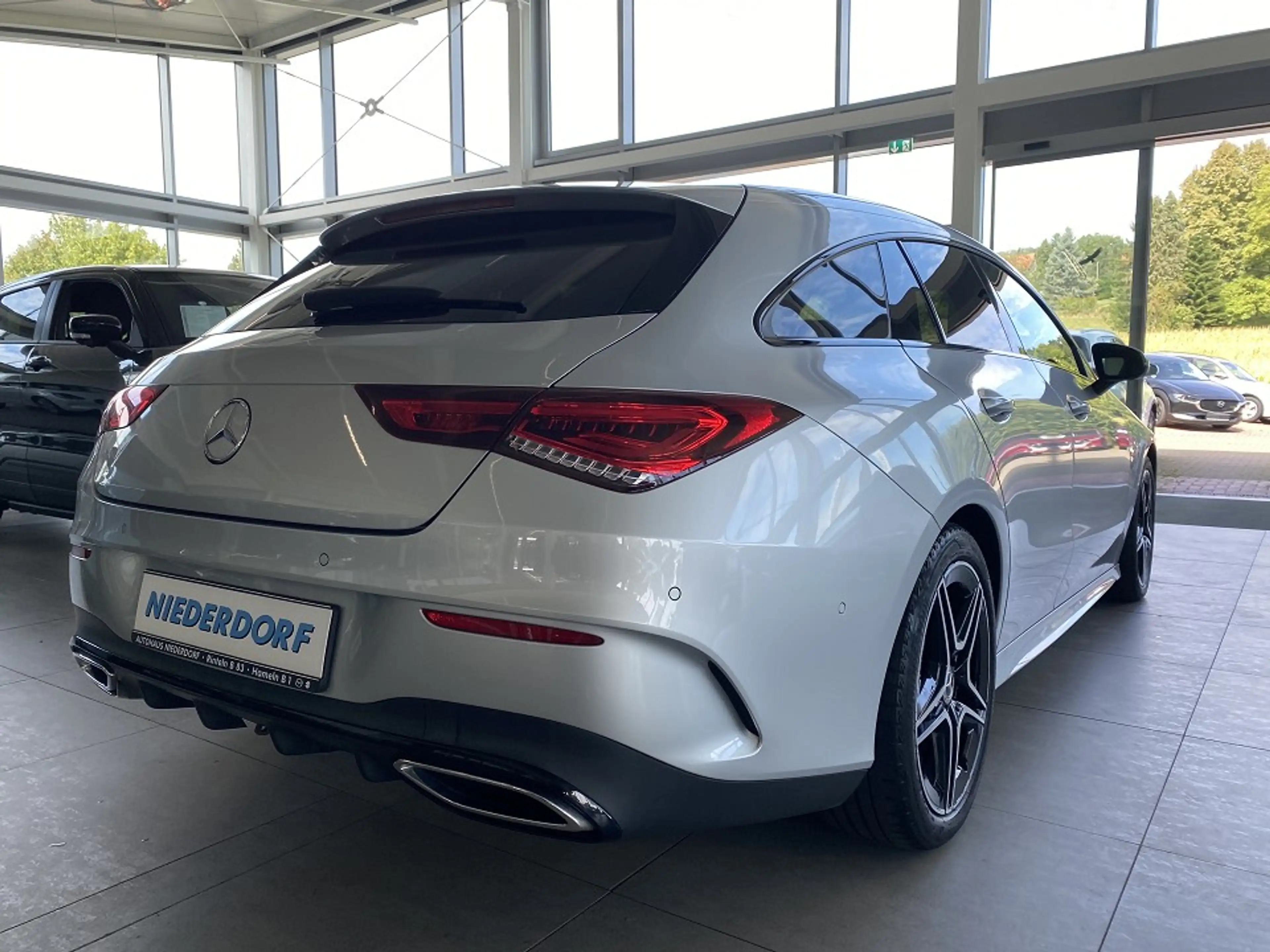 Mercedes-Benz CLA 250 Shooting Brake AMG Line 4Matic — photo 2