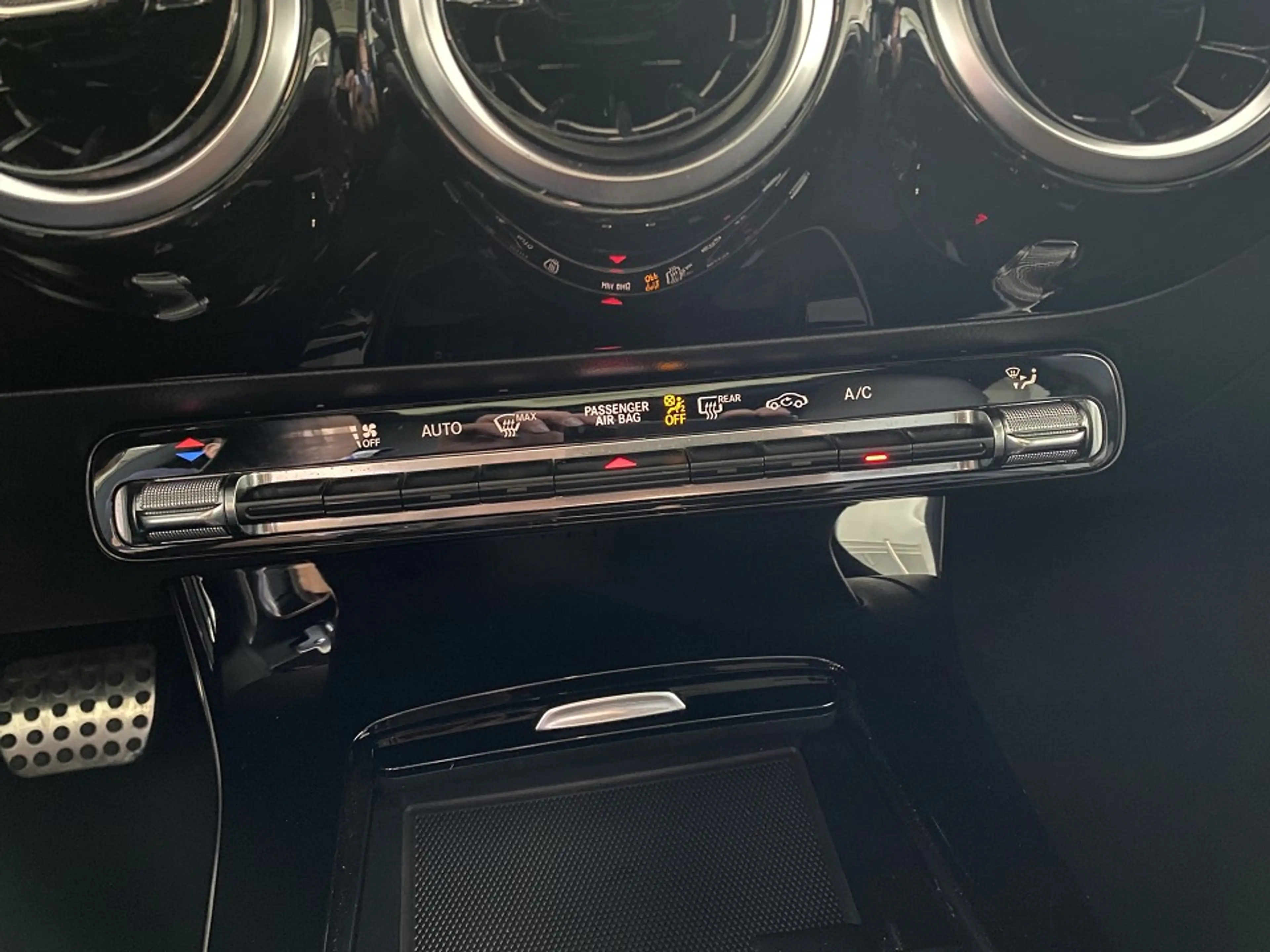 Mercedes-Benz CLA 250 Shooting Brake AMG Line 4Matic — photo 10