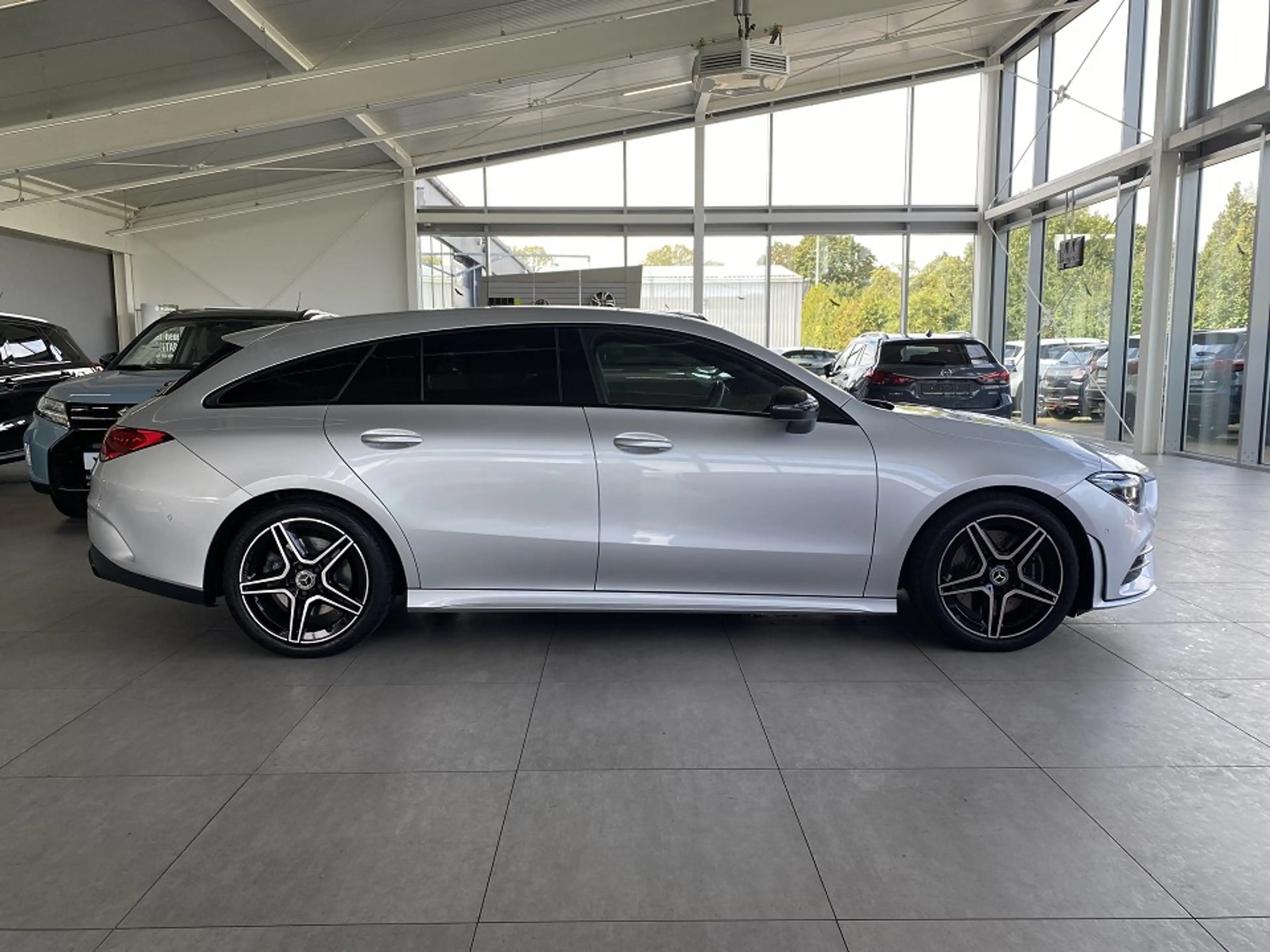 Mercedes-Benz CLA 250 Shooting Brake AMG Line 4Matic — photo 8
