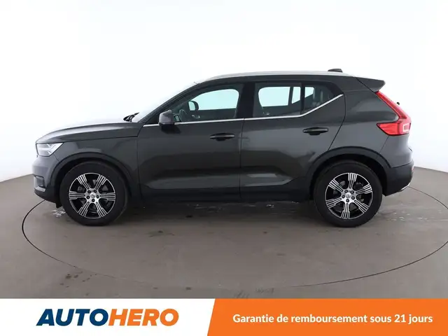 Volvo XC40 view 3