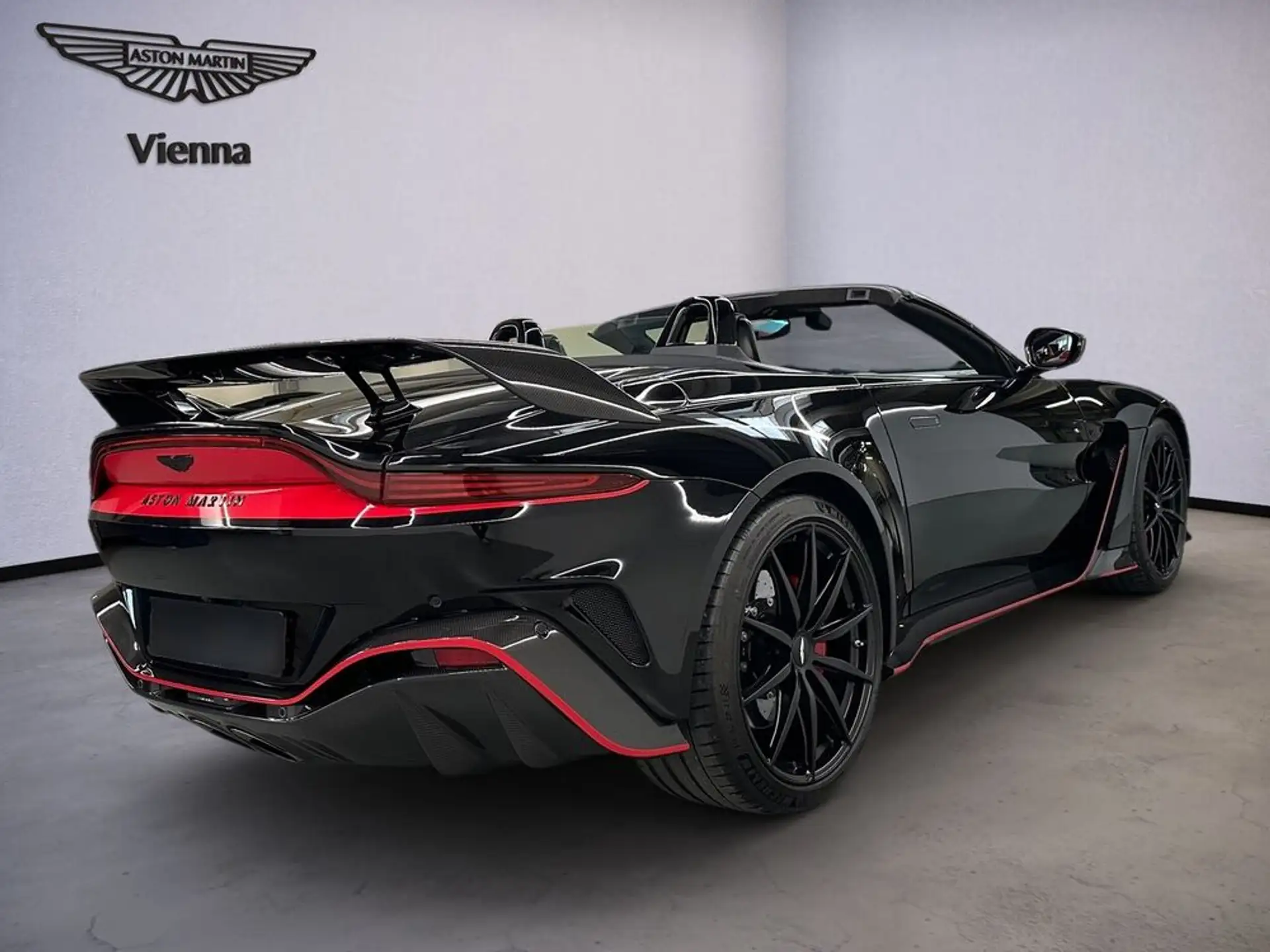 애스턴마틴 밴티지 2023 검정 사진 3