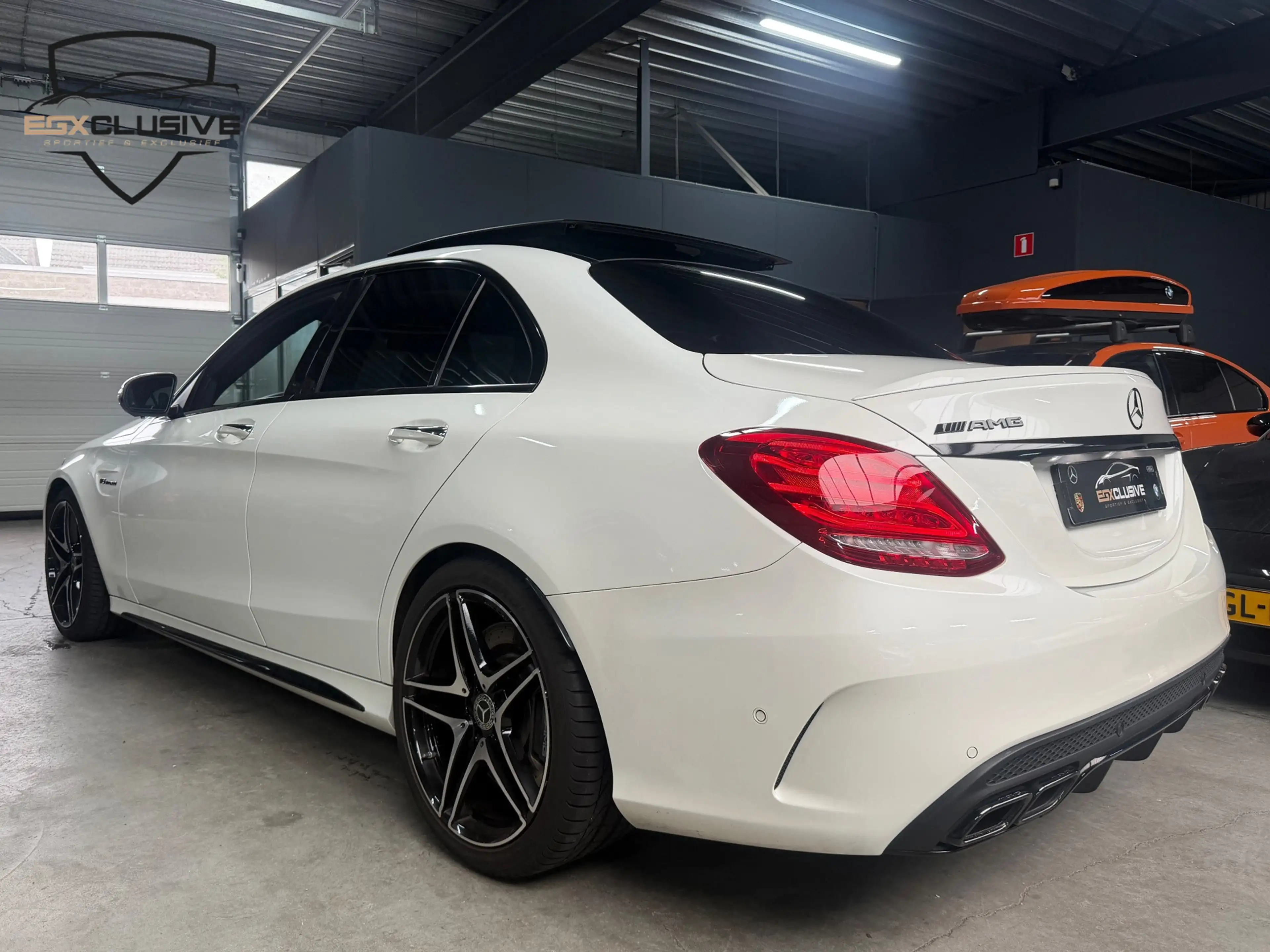 Mercedes-Benz C 63 AMG Pano/Kuipstoelen/ACC/Camera — photo 9