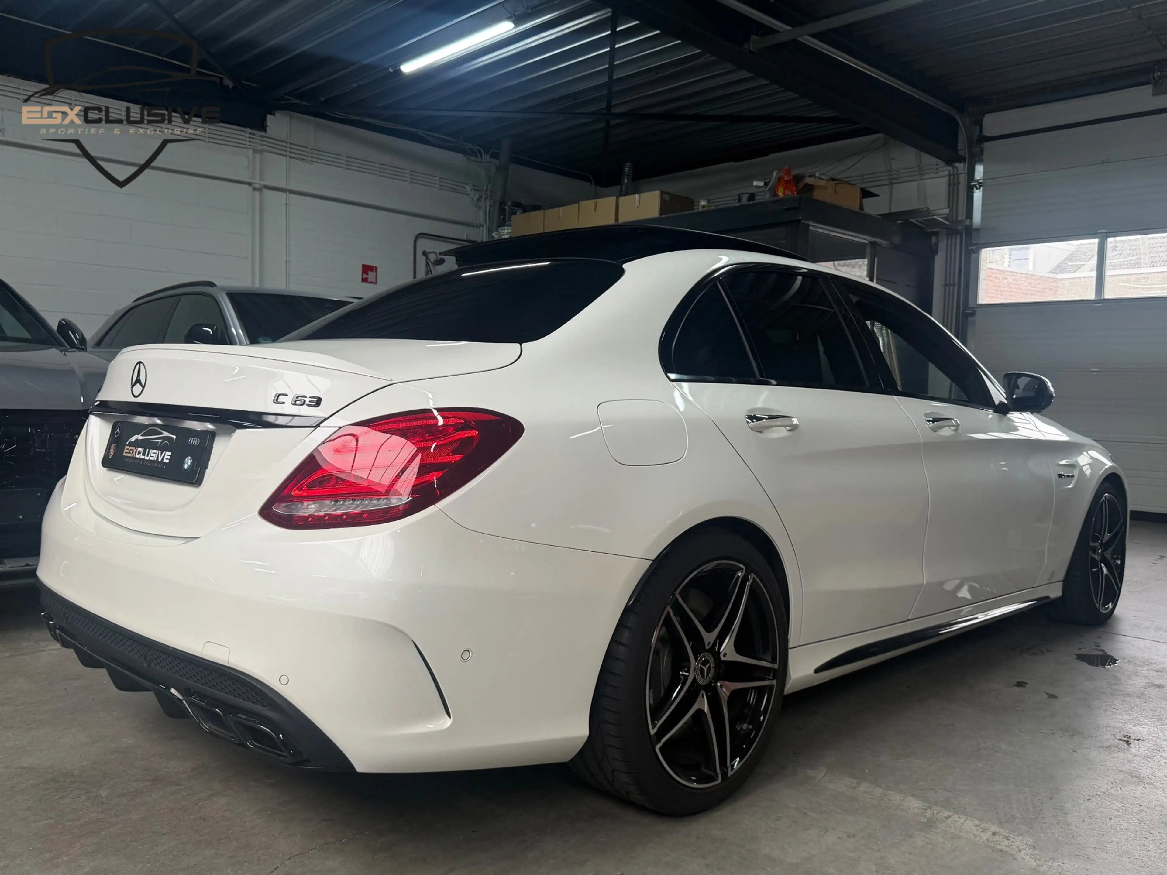 Mercedes-Benz C 63 AMG Pano/Kuipstoelen/ACC/Camera — photo 8