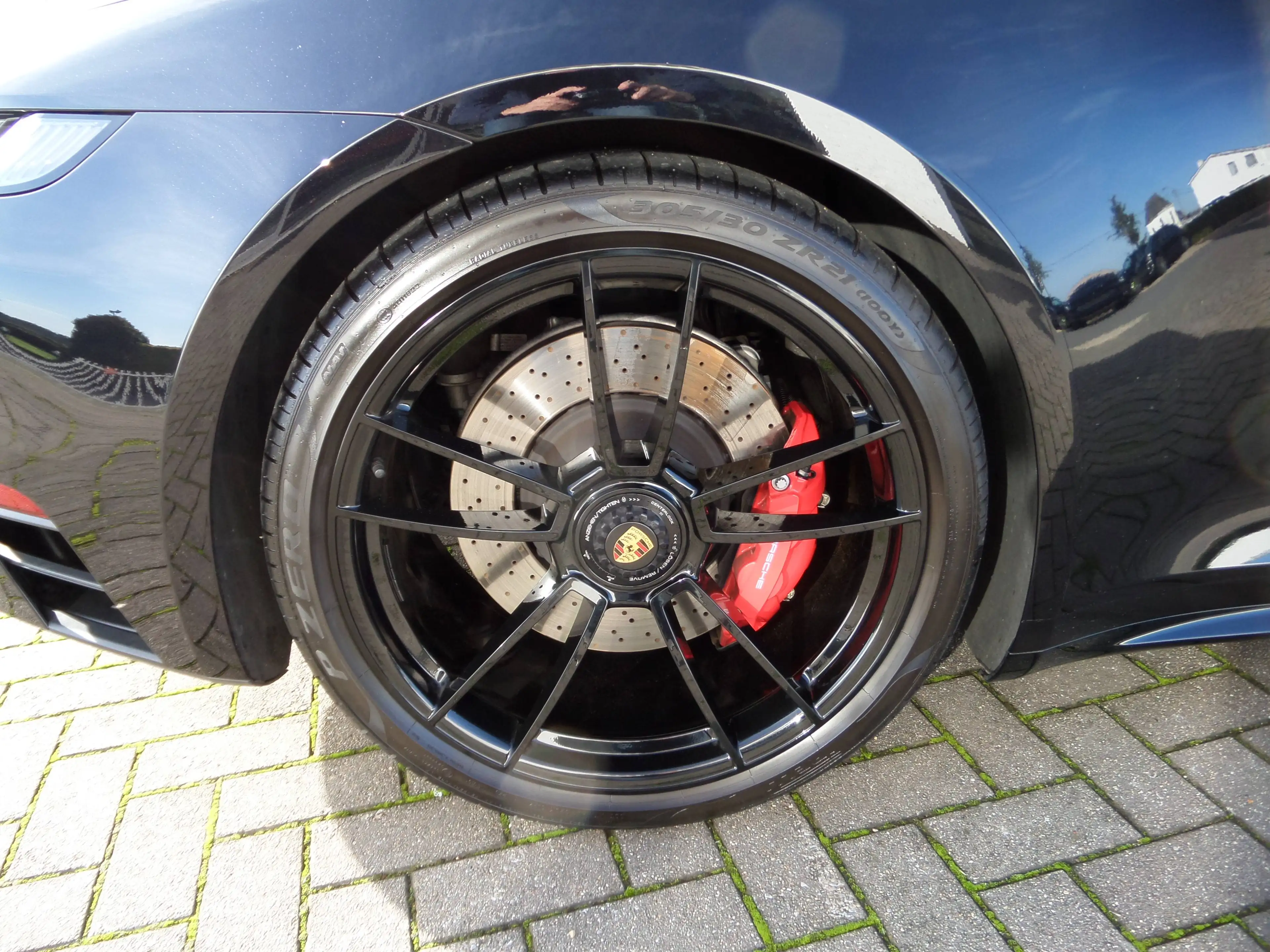 Porsche 992 911 Carrera 4 GTS Targa — photo 2