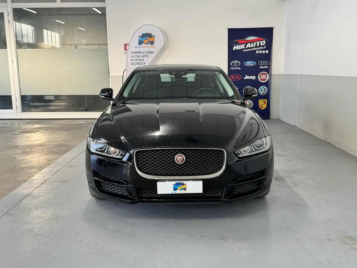 Jaguar XE 2.0 D 180 CV AWD aut. Prestige UNICOPRO4X4 Negro - 1