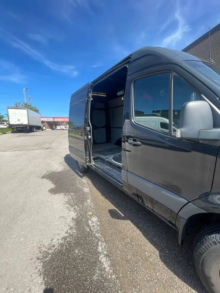 Mercedes-Benz Sprinter снимка Mercedes-Benz Sprinter