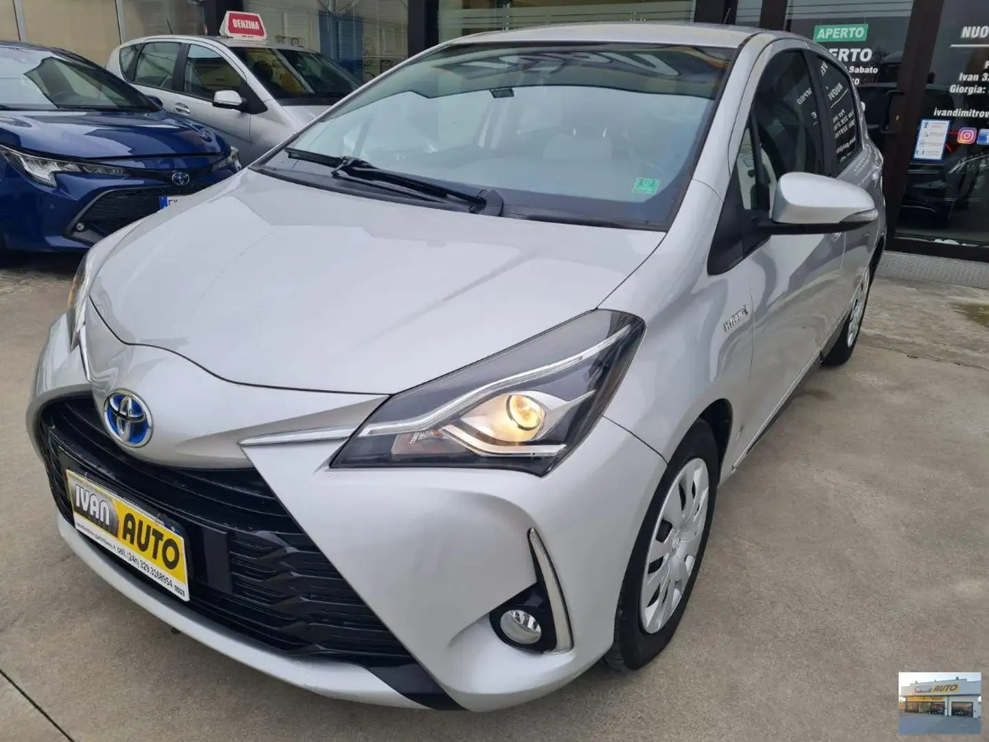 Toyota Yaris 1.5 Hybrid-Automatica-59.000 Km Argent - 2