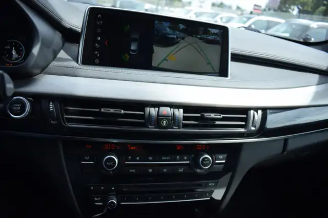 BMW X6 view 3