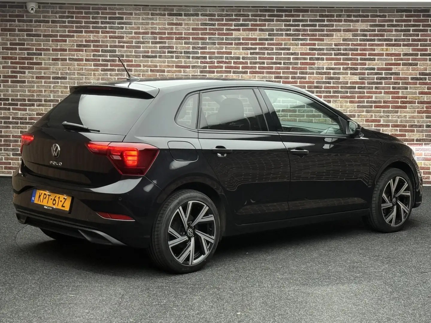 Volkswagen Polo 1.0 TSI Life Business Zwart - 2