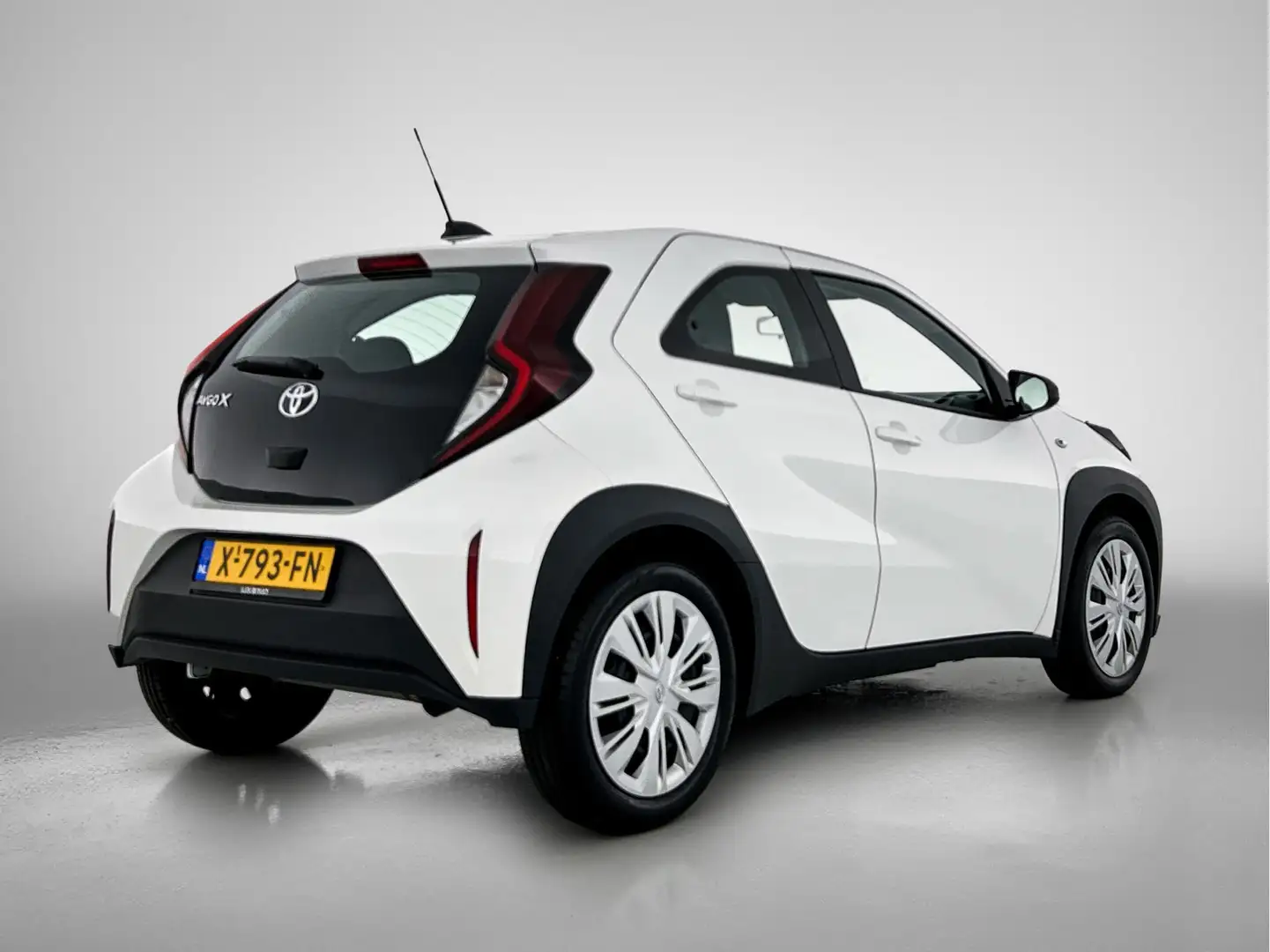 Toyota Aygo X 1.0 VVT-i S-CVT Play Wit - 2