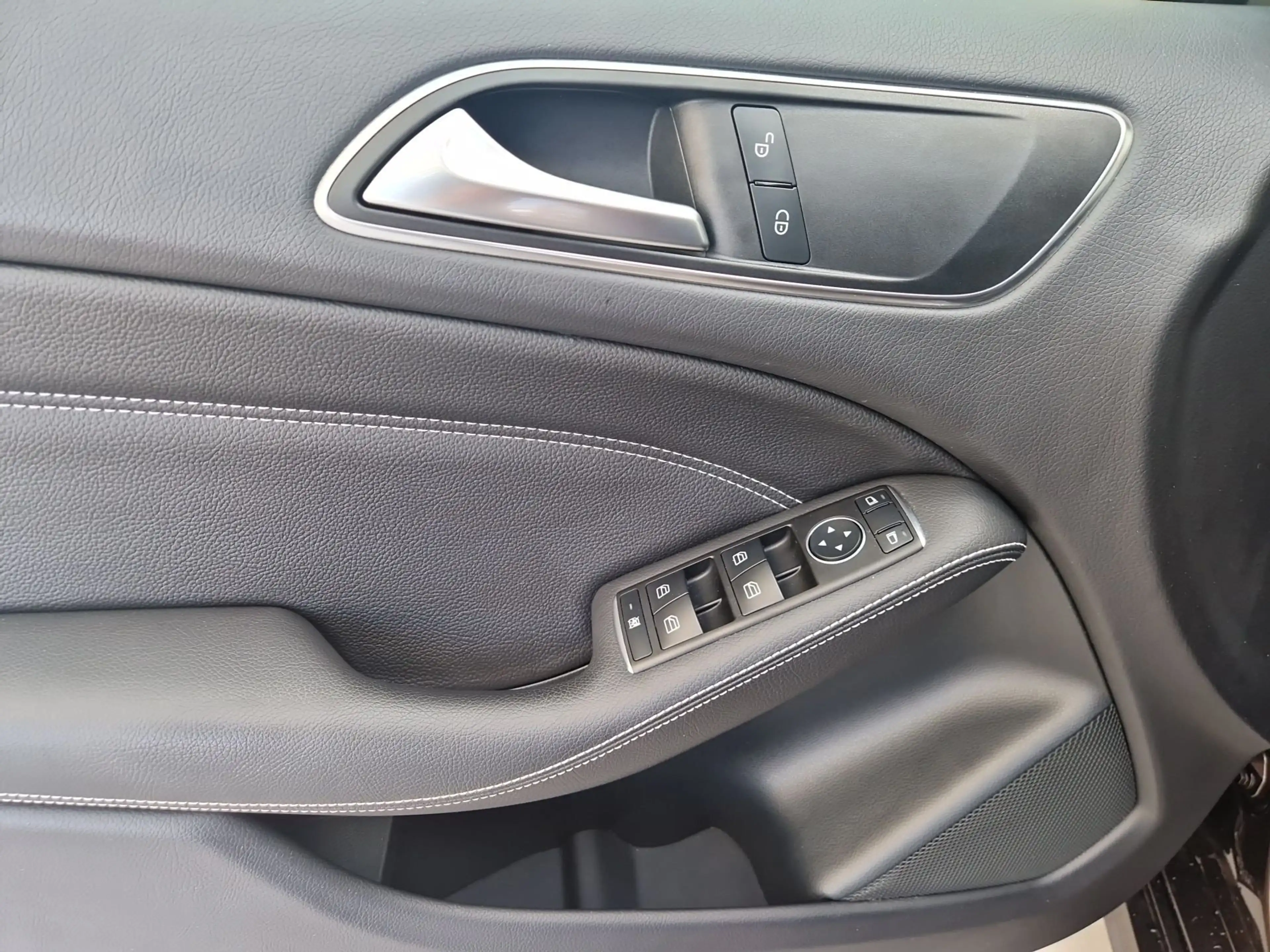Mercedes-Benz B 200 d 4MATIC AUT Kam. KlimaA LED Nacht Navi — photo 15